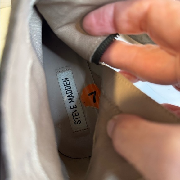 Steve Madden sage green Ankle Bootie with Suede Finish and stars S1.2 - Picture 14 of 14